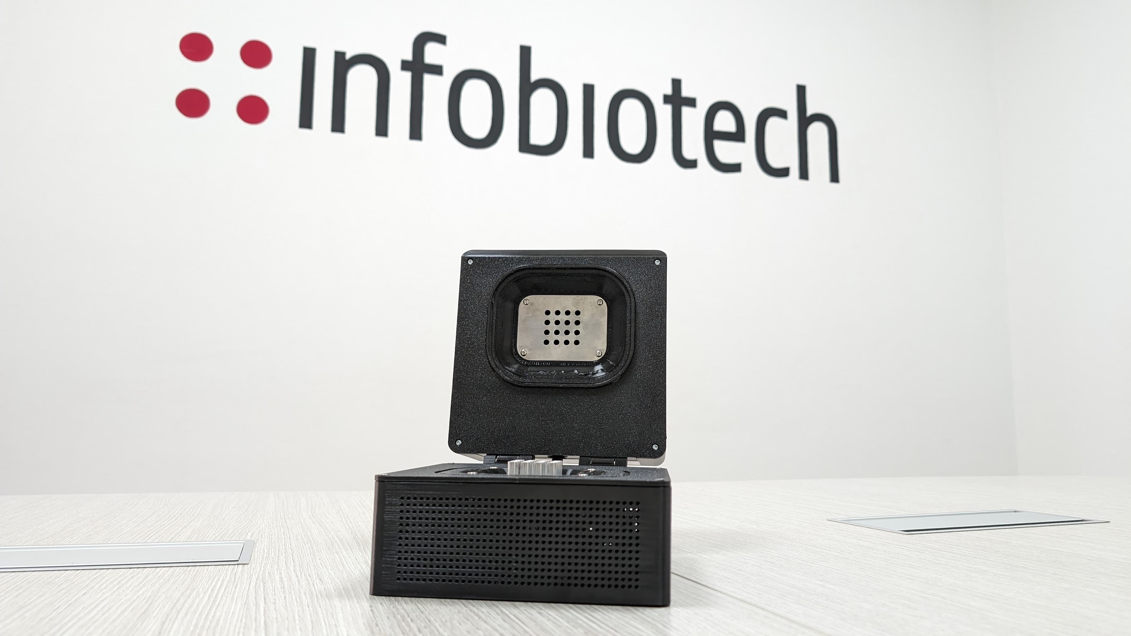 New Real Time PCR Device (Front - open)