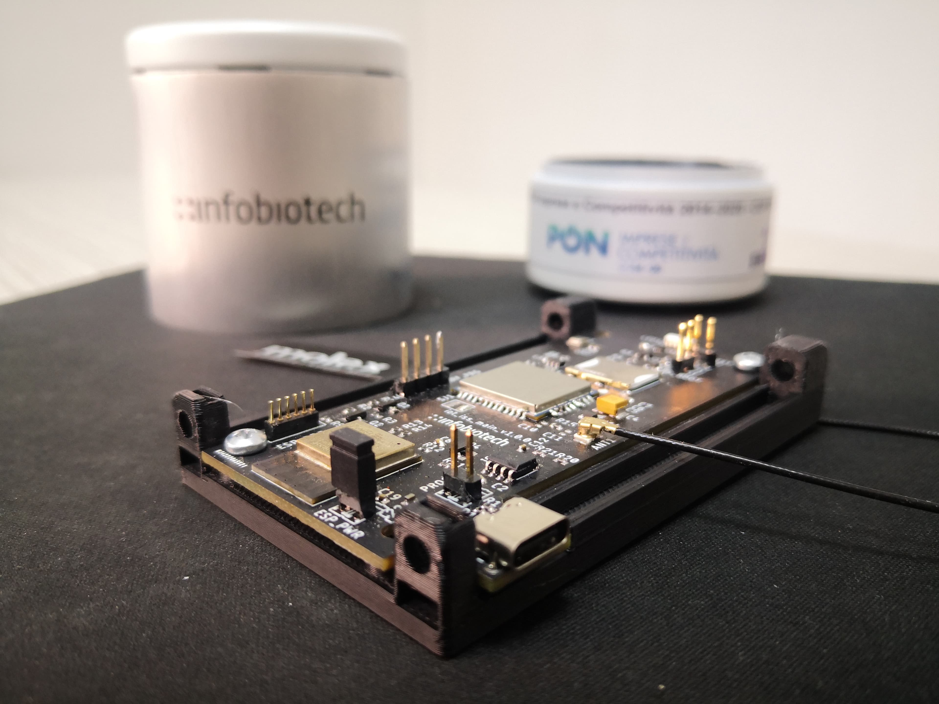 Elementi della centrale agrometeo IoT “indoor”