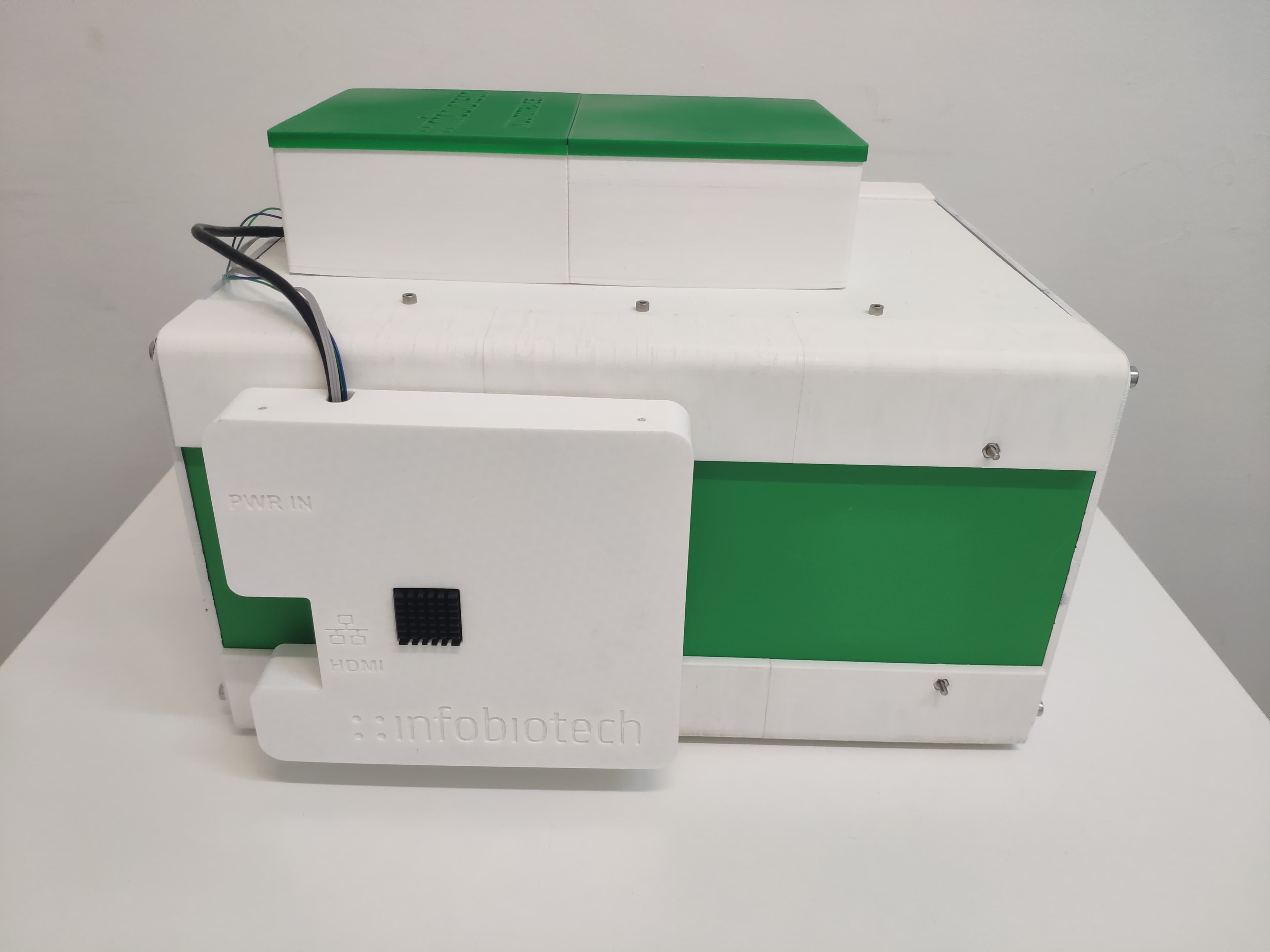 Chromotatic trap detection device