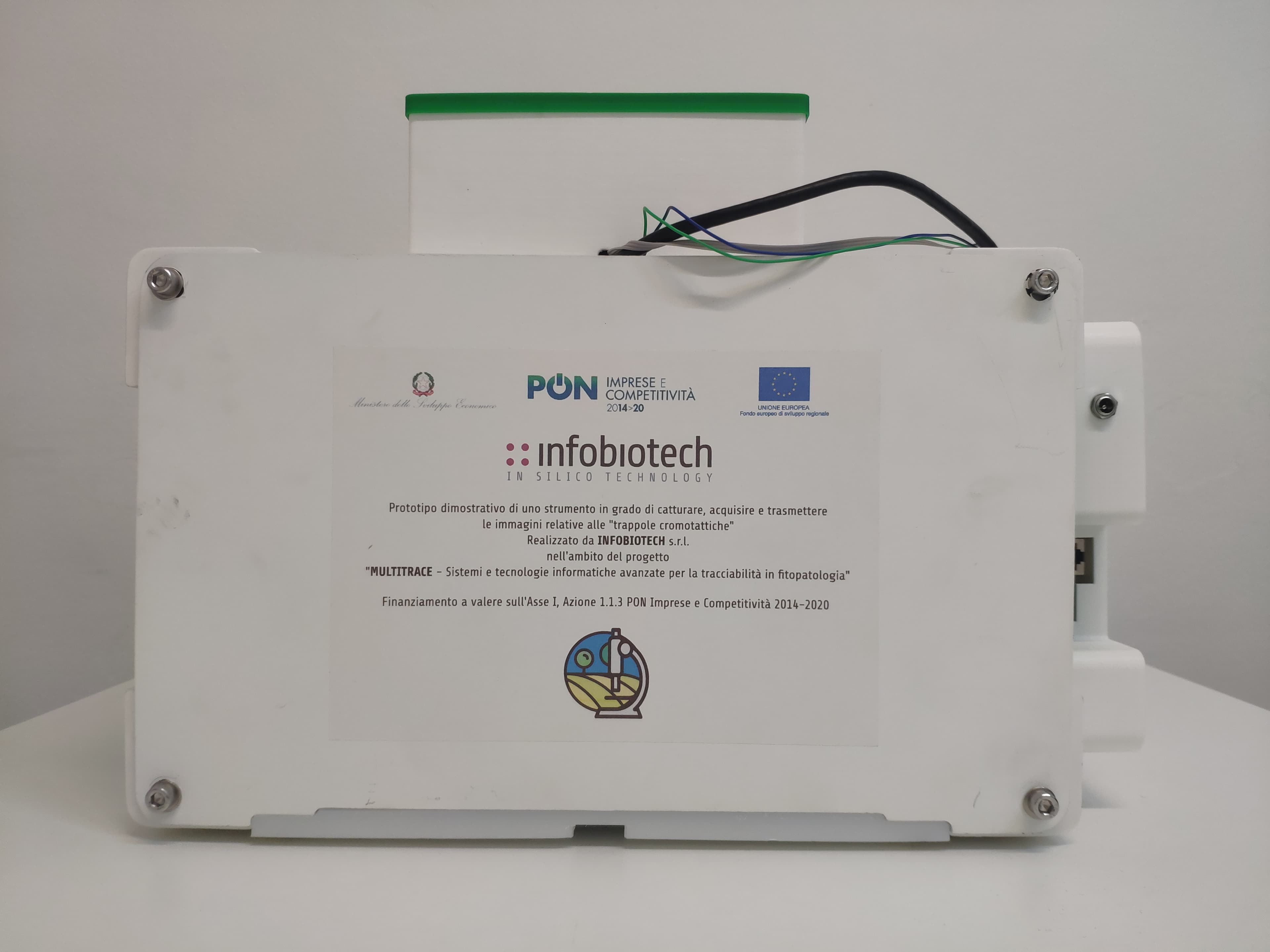 Chromotactic trap detection device (rear)